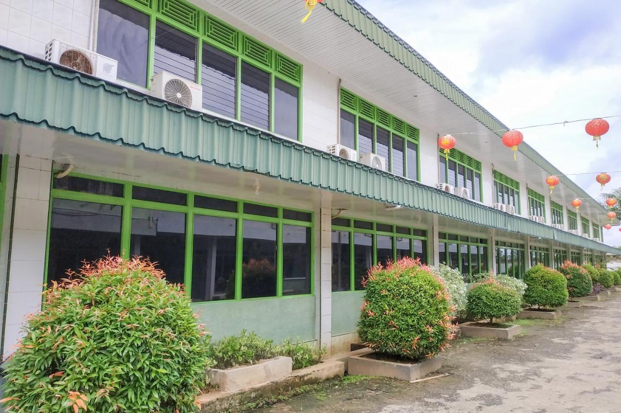 OYO 3098 Hotel Sahabat Baru Singkawang Luaran gambar